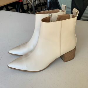 Universal Thread Ivory Boots 7.5